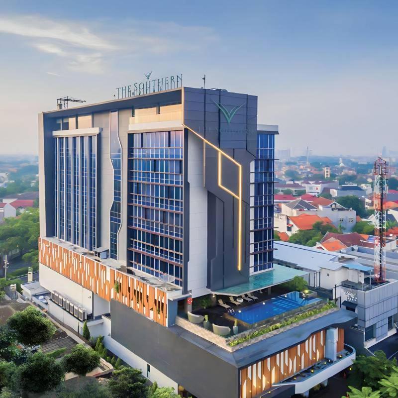The Southern Hotel Surabaya Formerly Ibis Styles Surabaya Jemursari Buitenkant foto